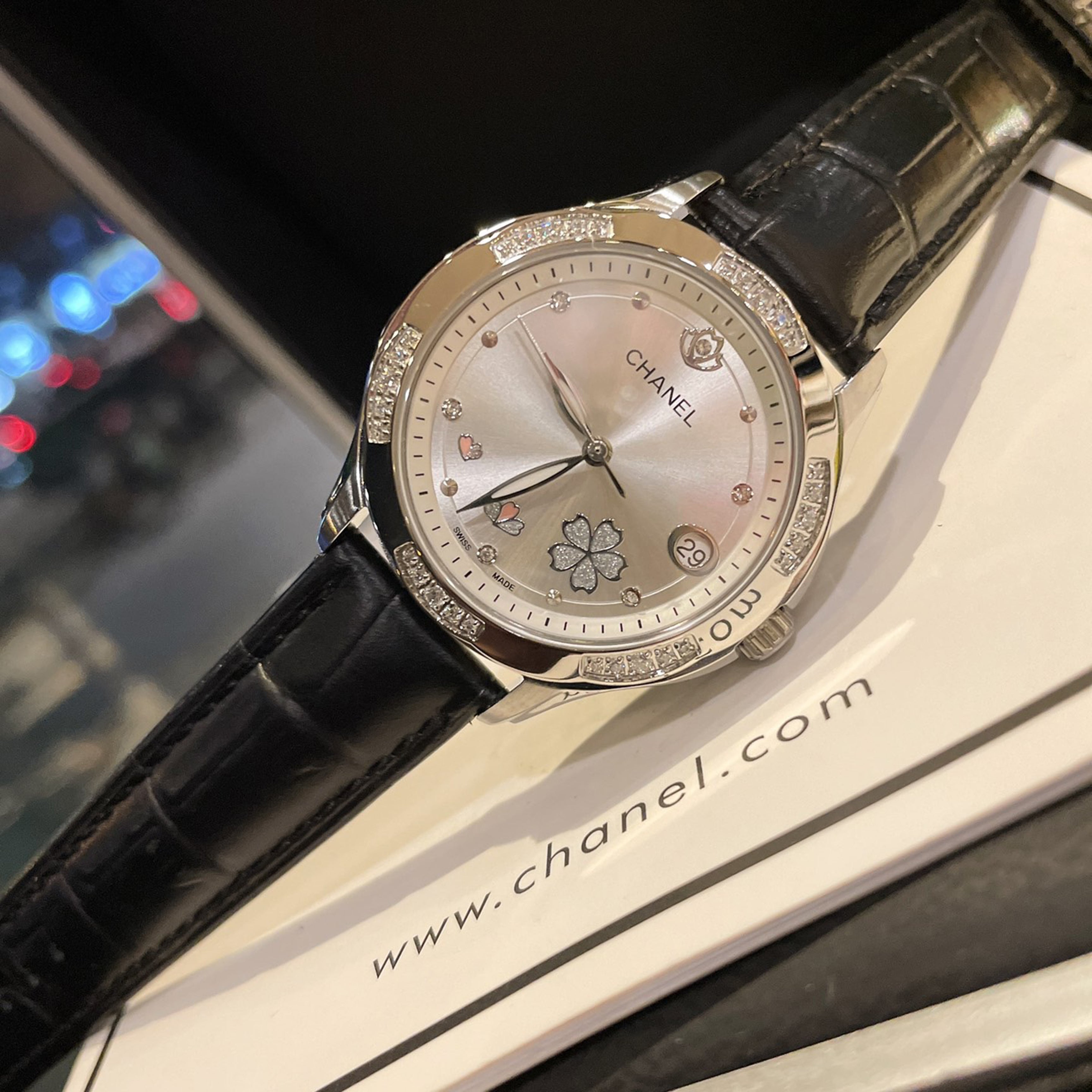 Essential Quartz Watch for Women 34MM