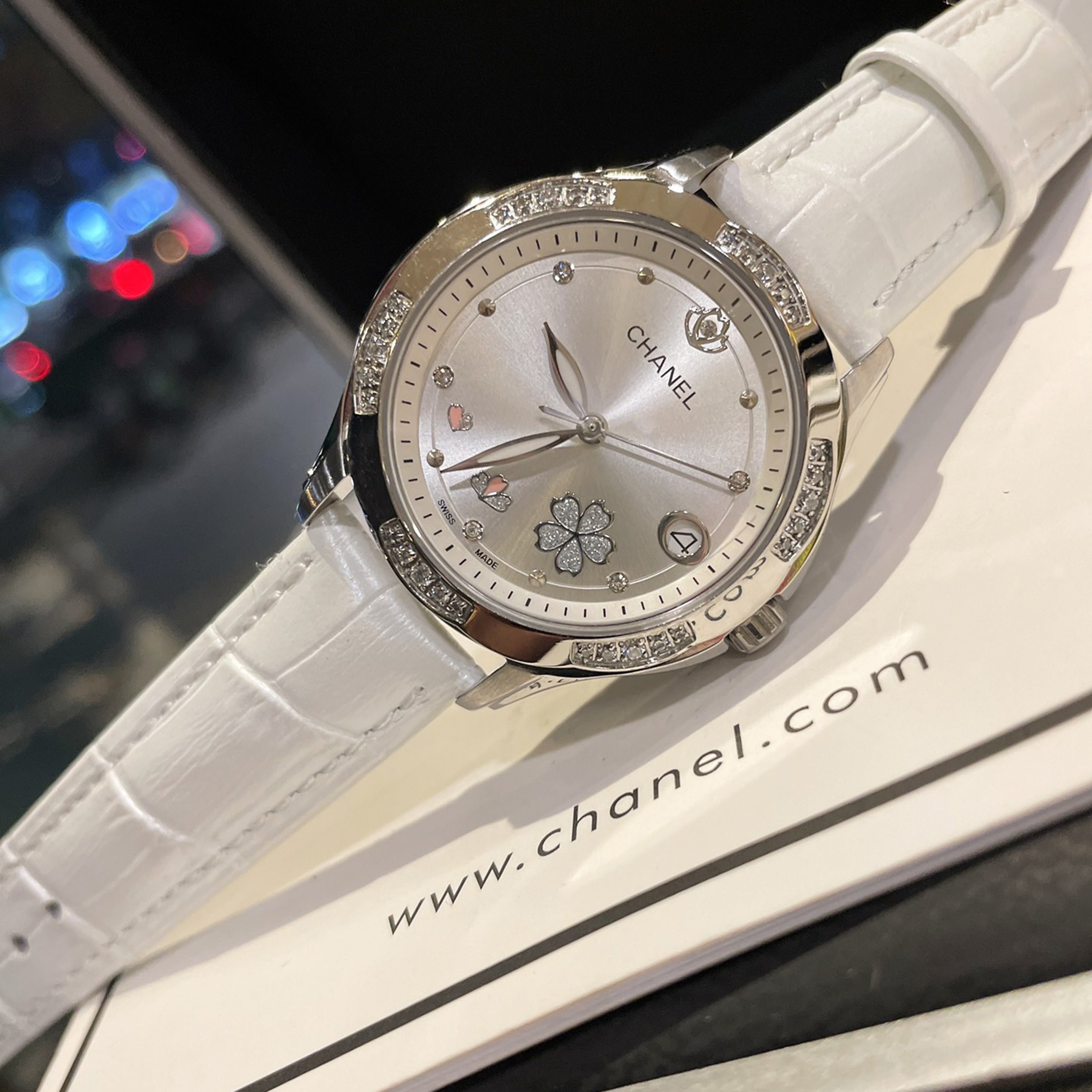 Essential Quartz Watch for Women 34MM