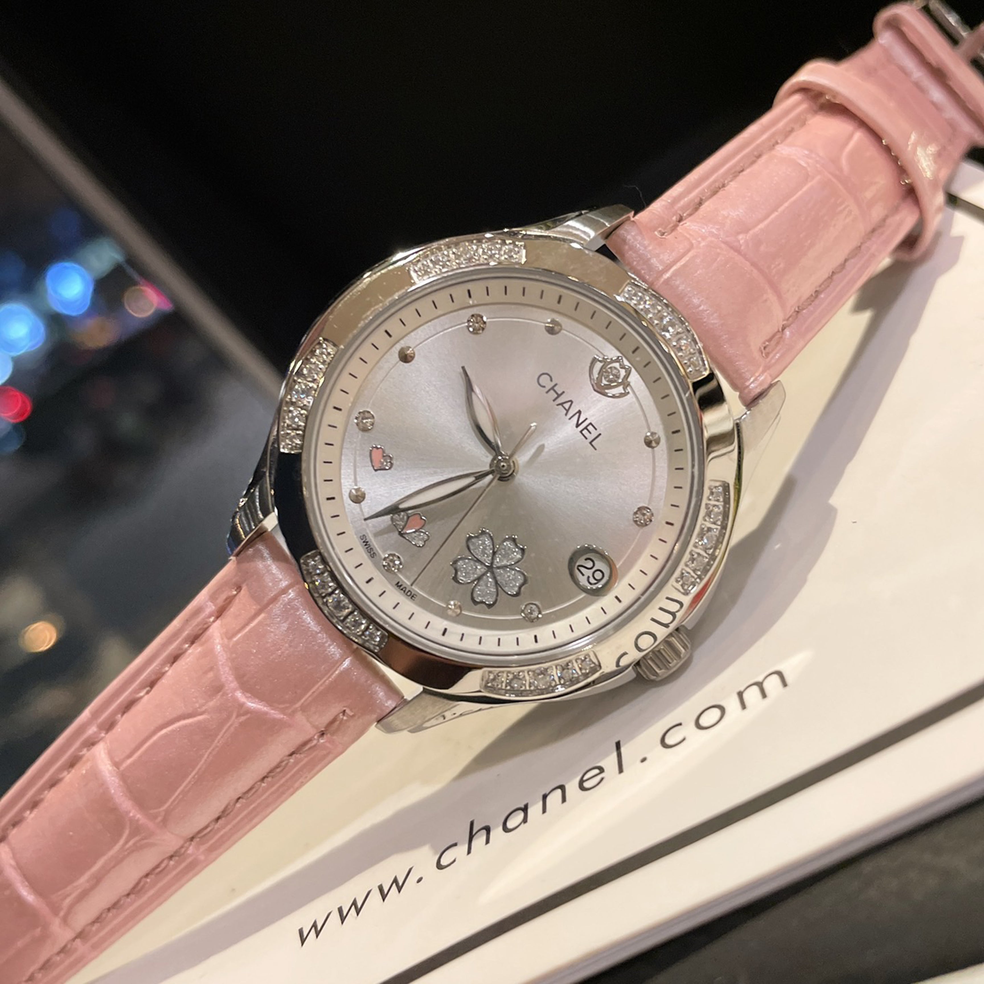 Essential Quartz Watch for Women 34MM