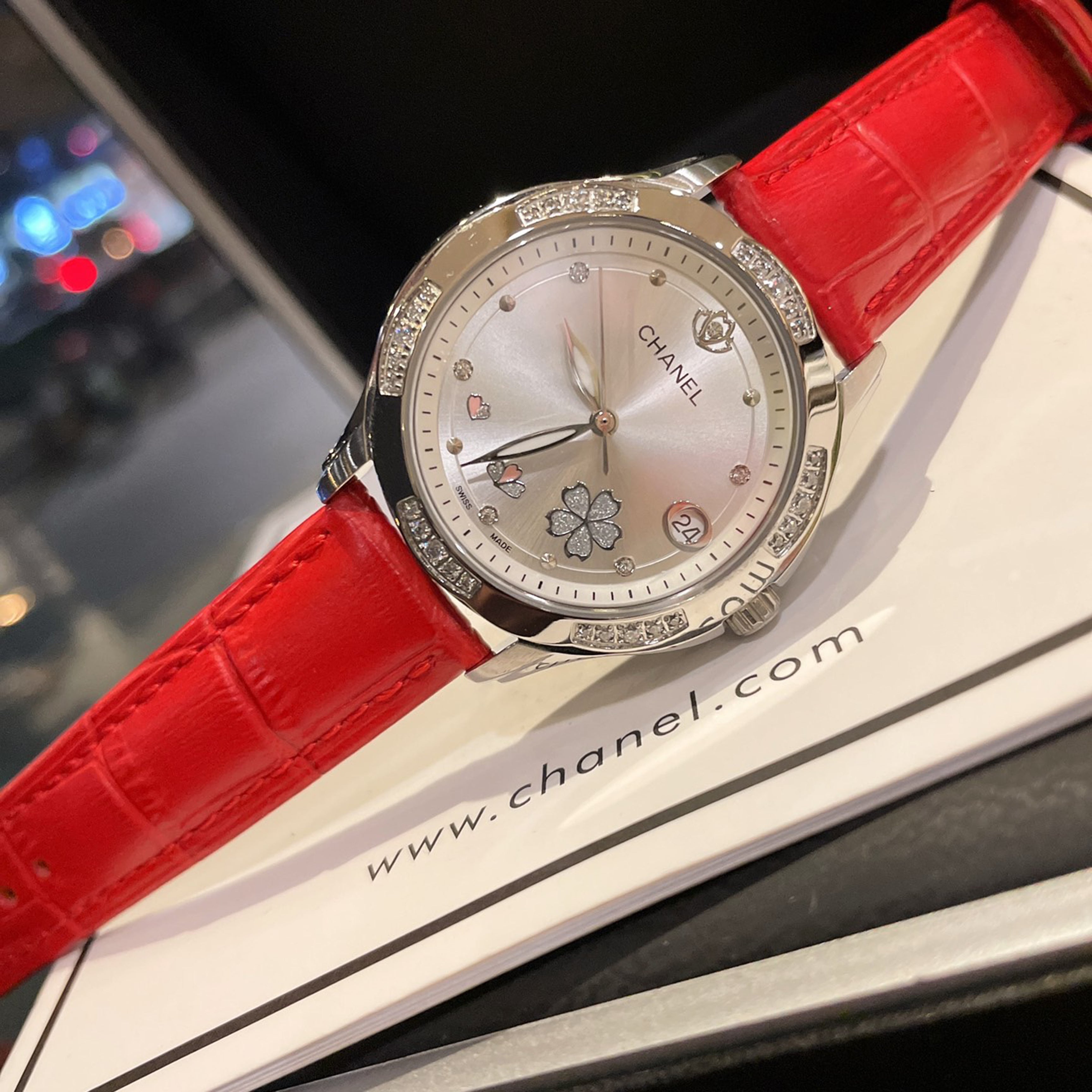 Essential Quartz Watch for Women 34MM