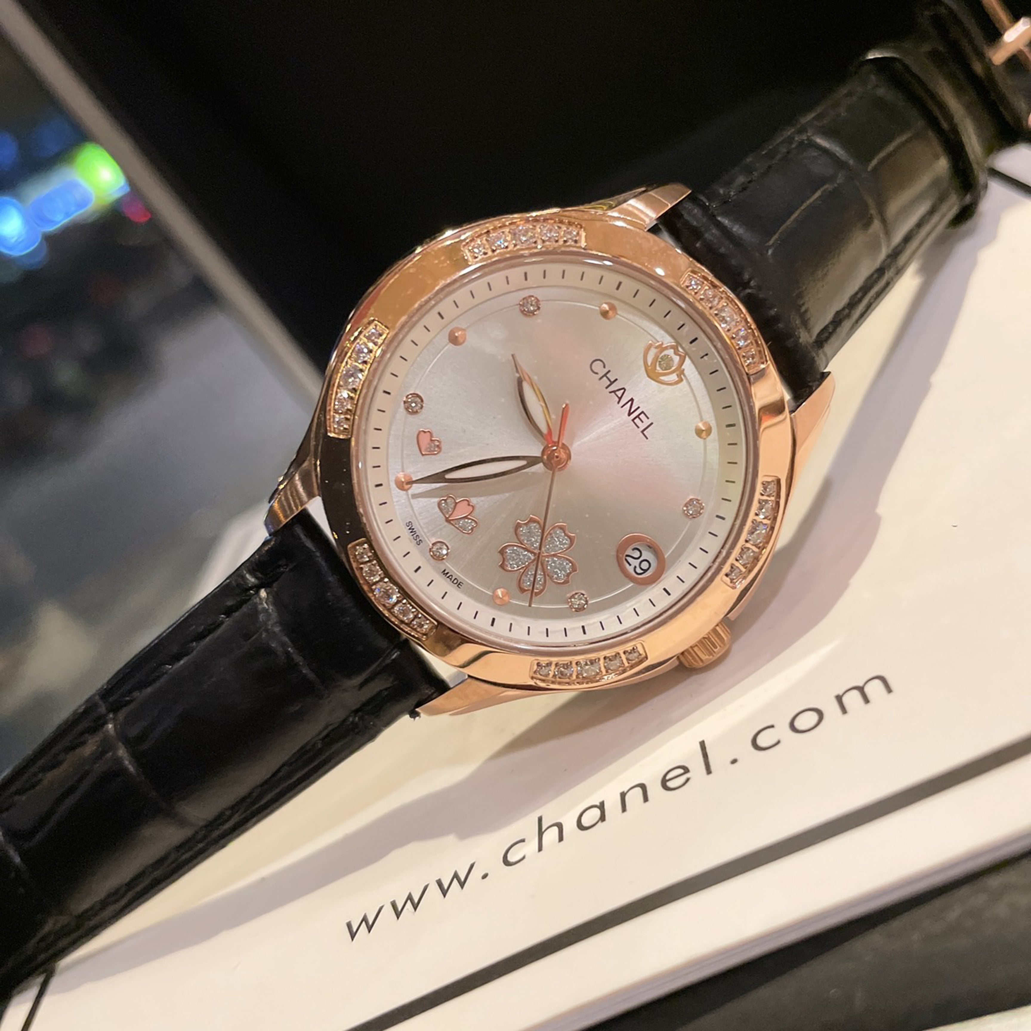 Essential Quartz Watch for Women 34MM