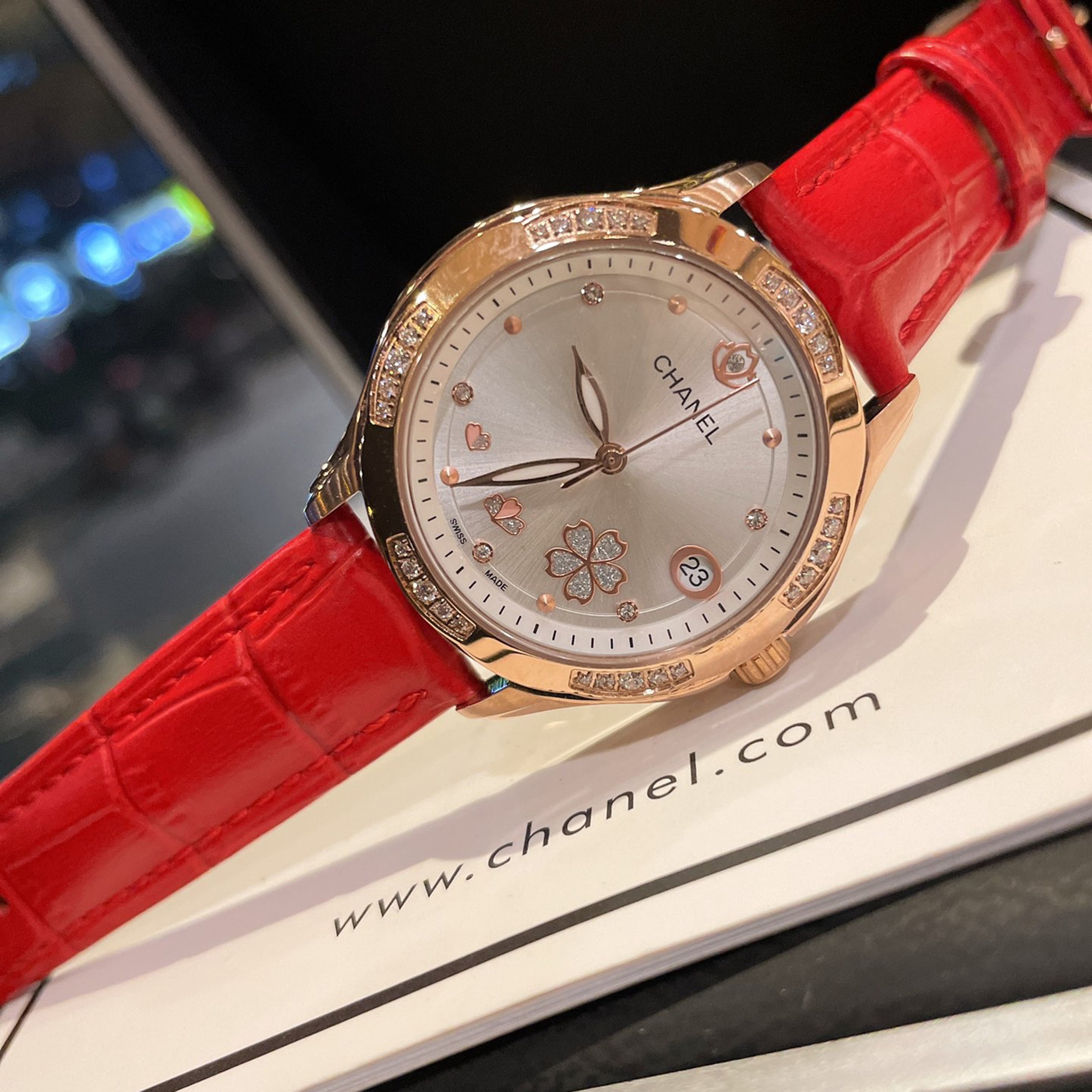 Essential Quartz Watch for Women 34MM