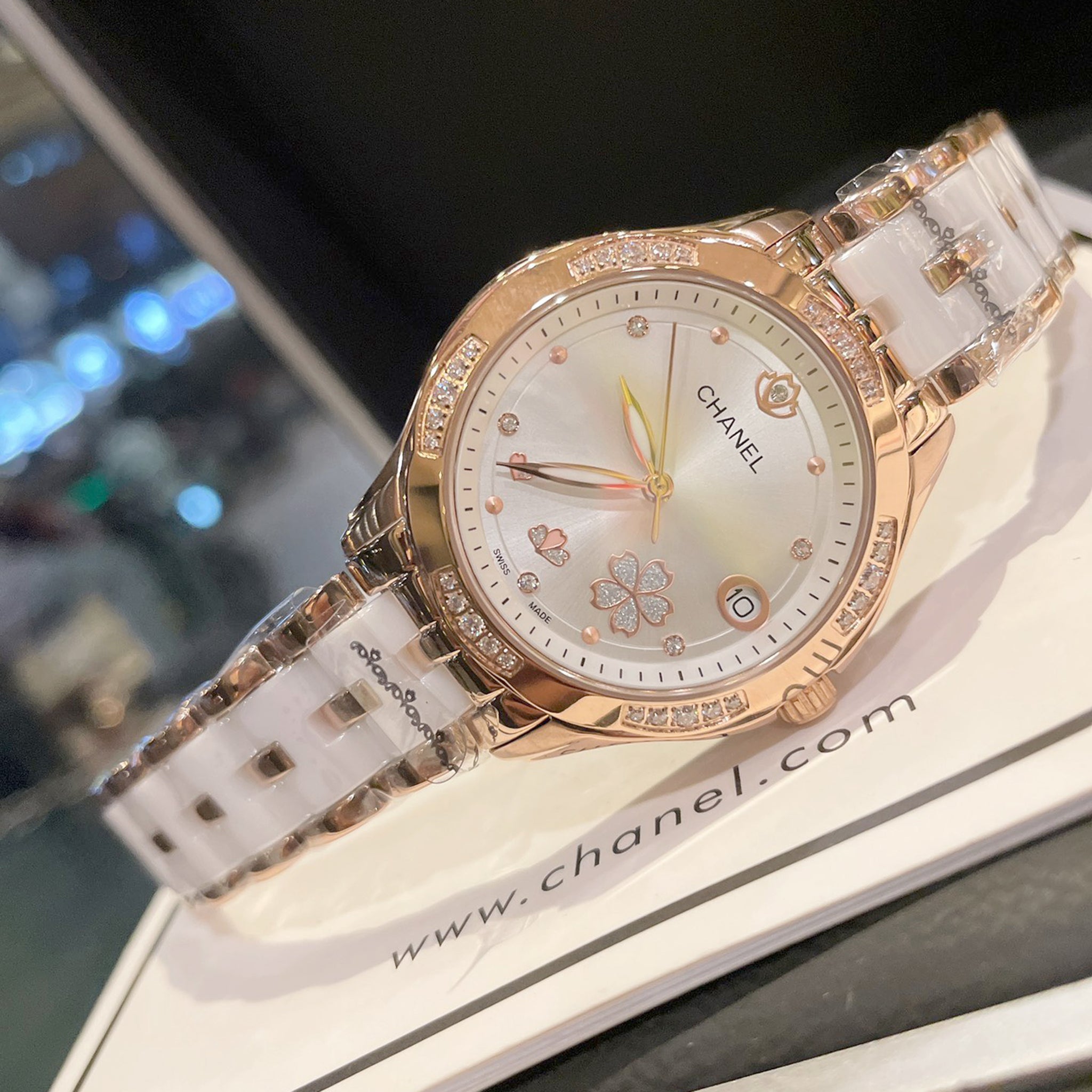 Essential Quartz Watch for Women 34MM