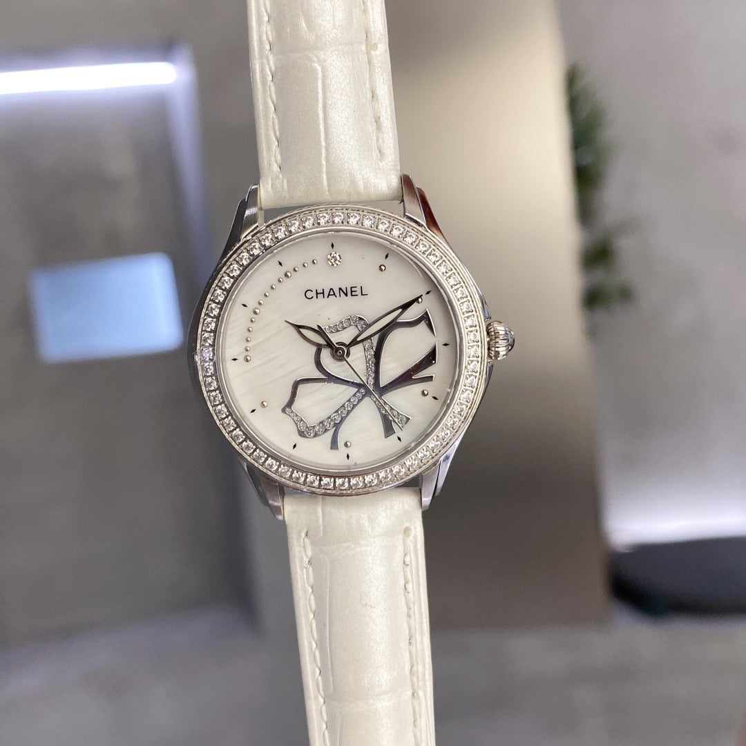 Latest Women's Watch 33MM