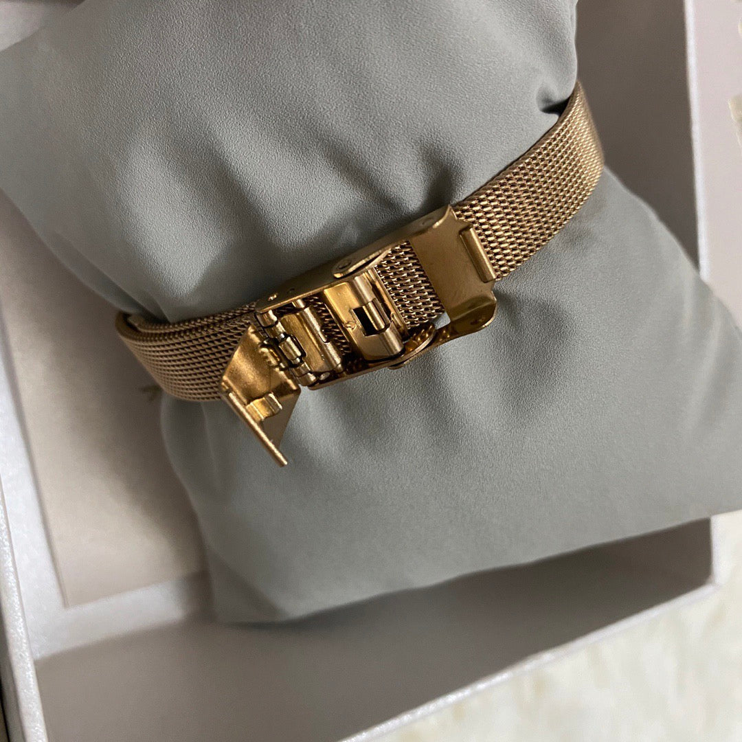 Ladies' Watch: Minimalist Diamond-Patterned Mother-of-Pearl Dial