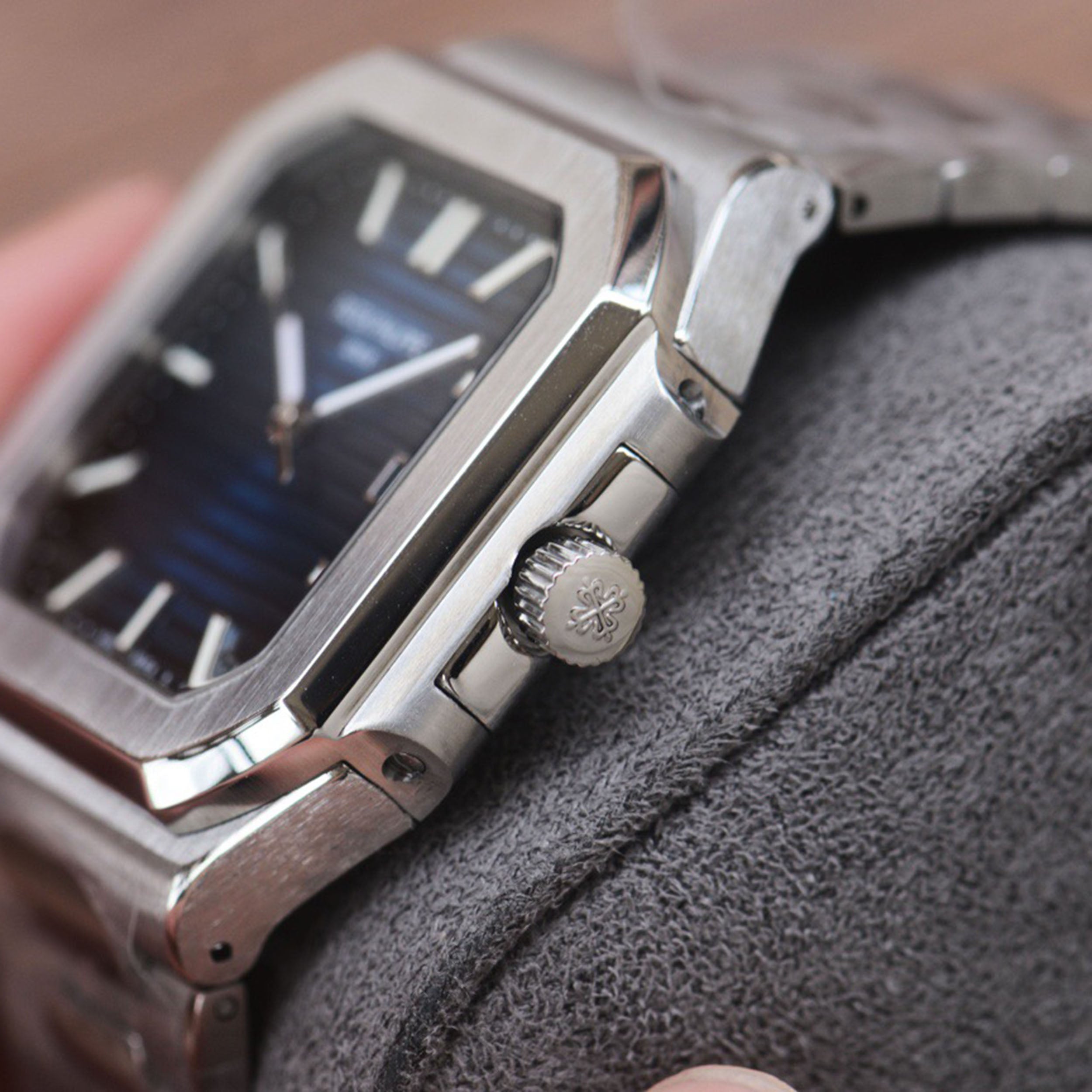 New Series CUBITUS 5821 Watch