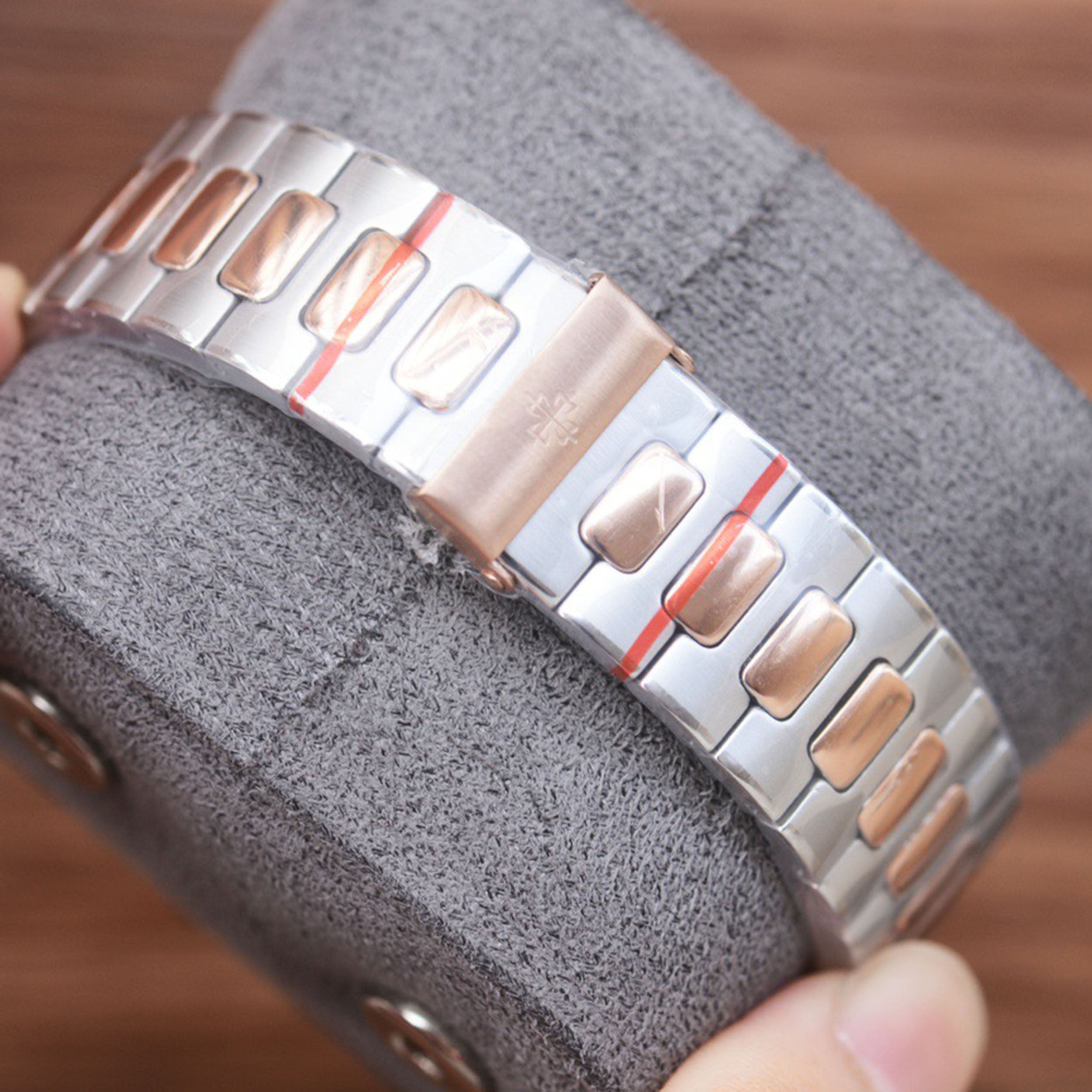 New Series CUBITUS 5821 Watch