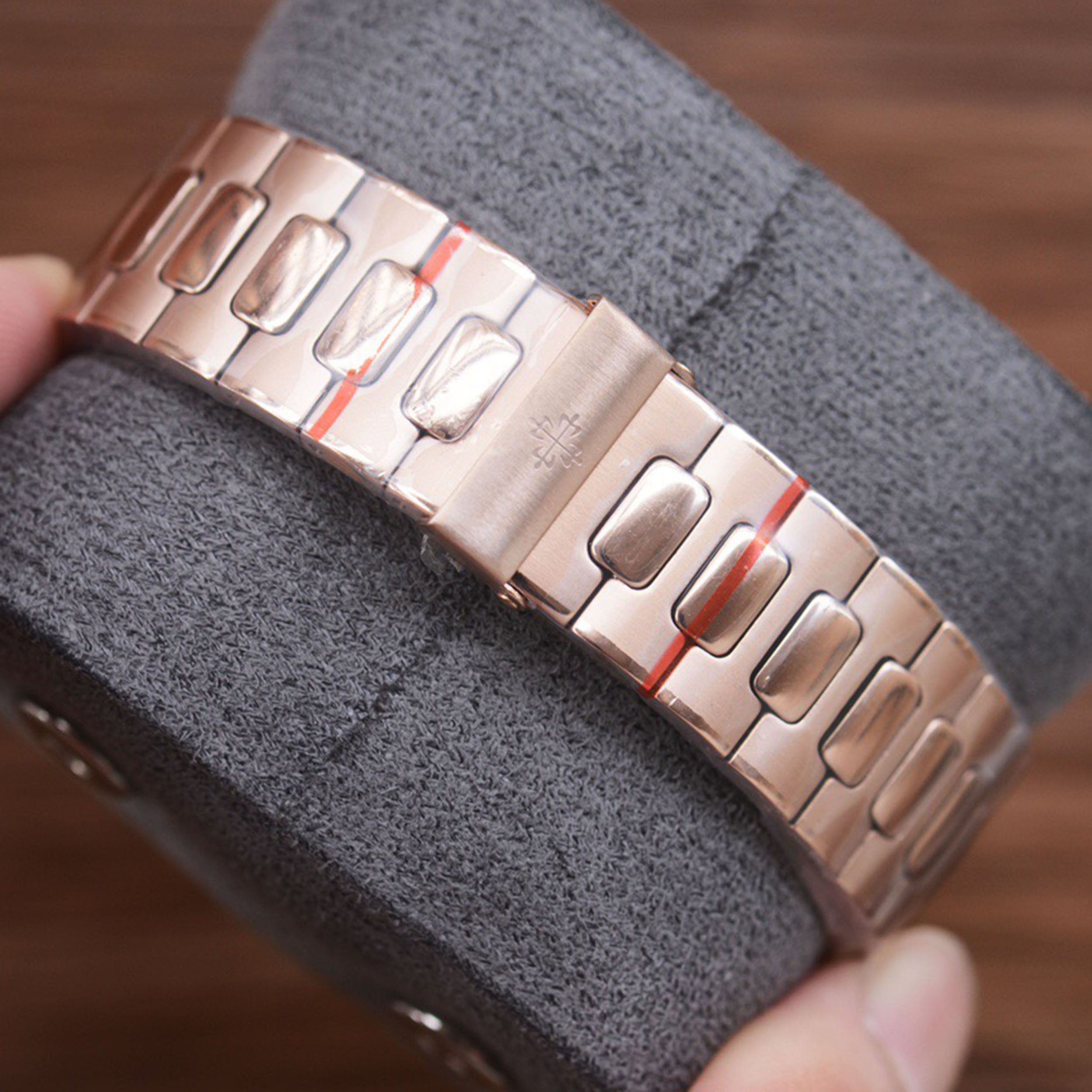 New Series CUBITUS 5821 Watch