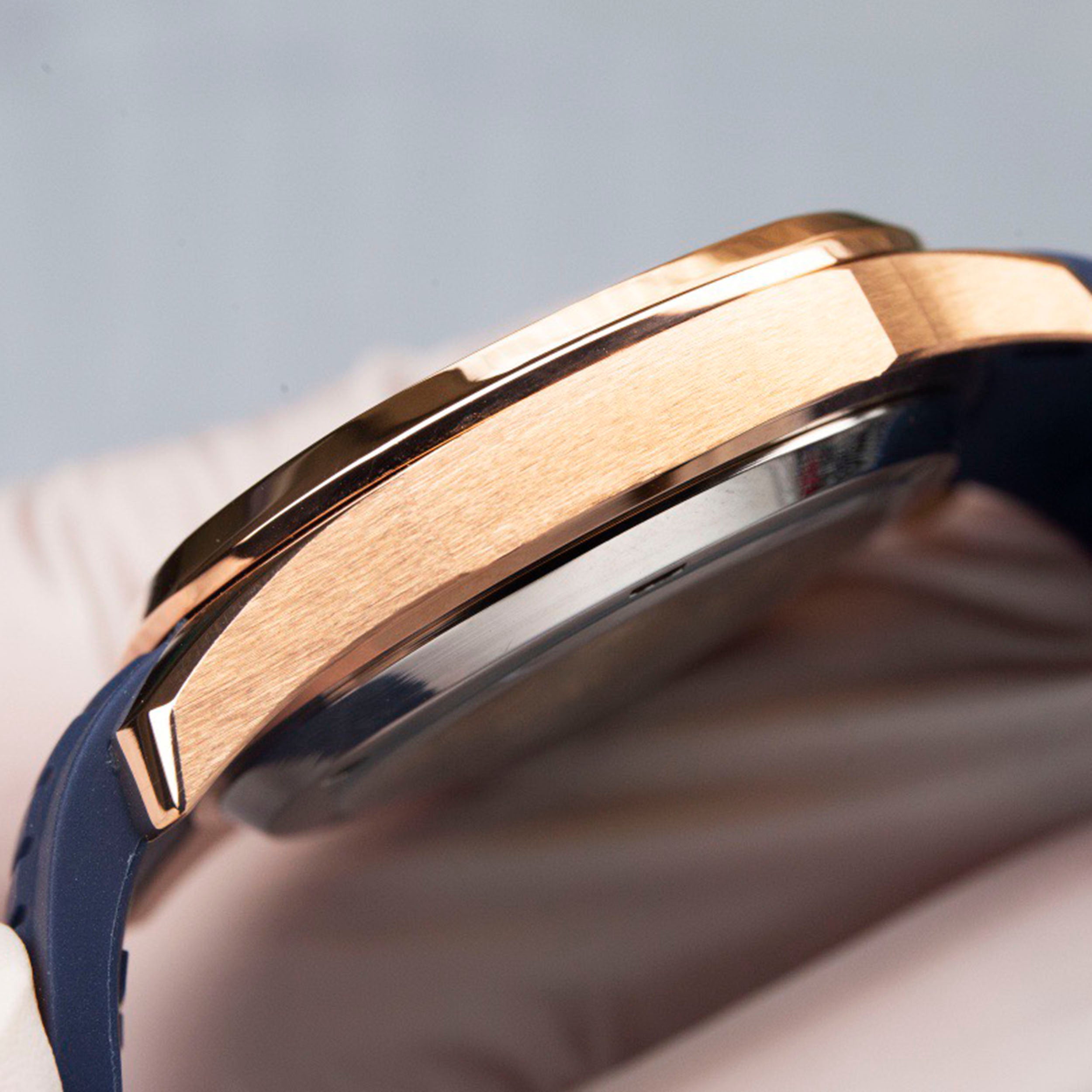 Popular “Hand Grenade” Men's Watch