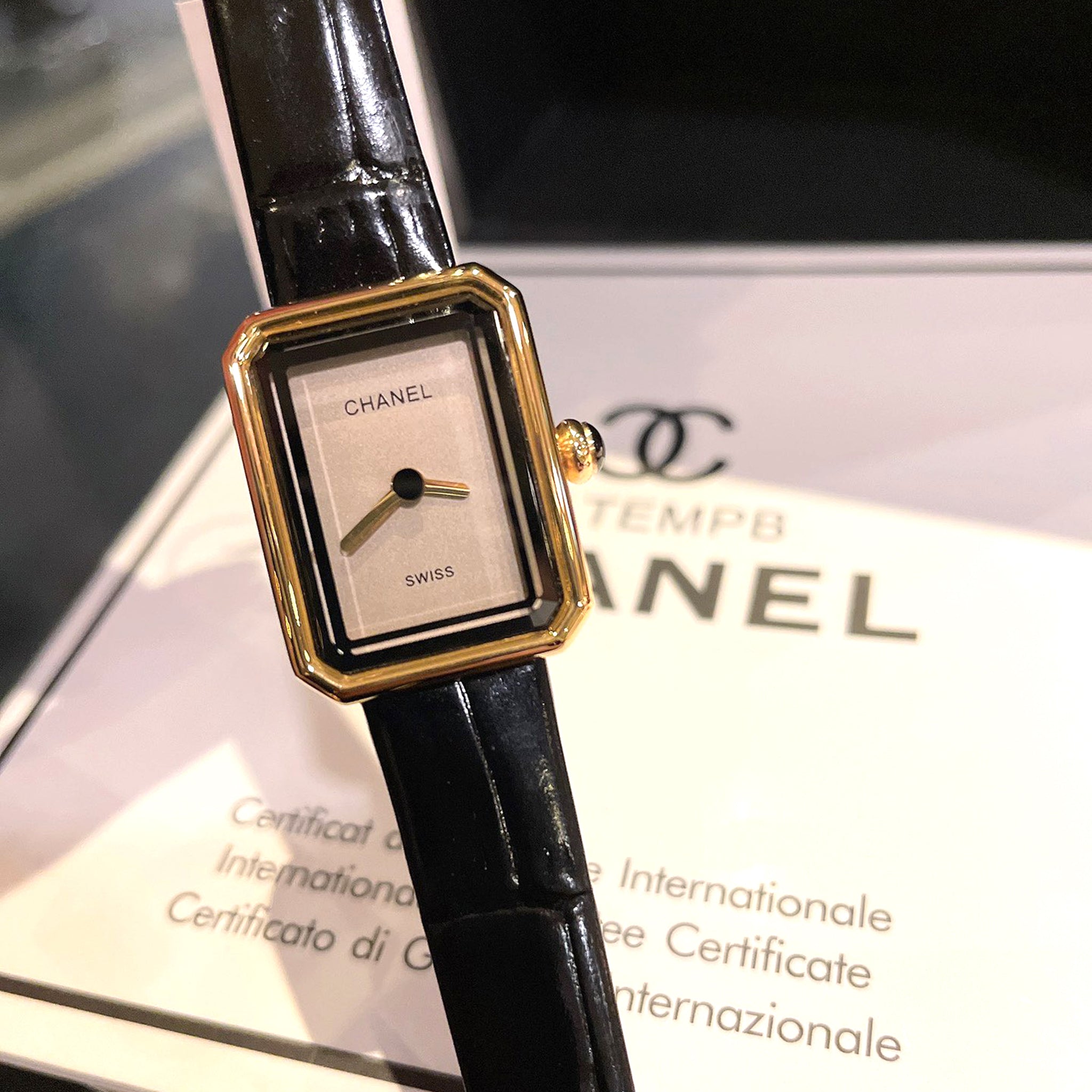 PREMIÈRE Watch