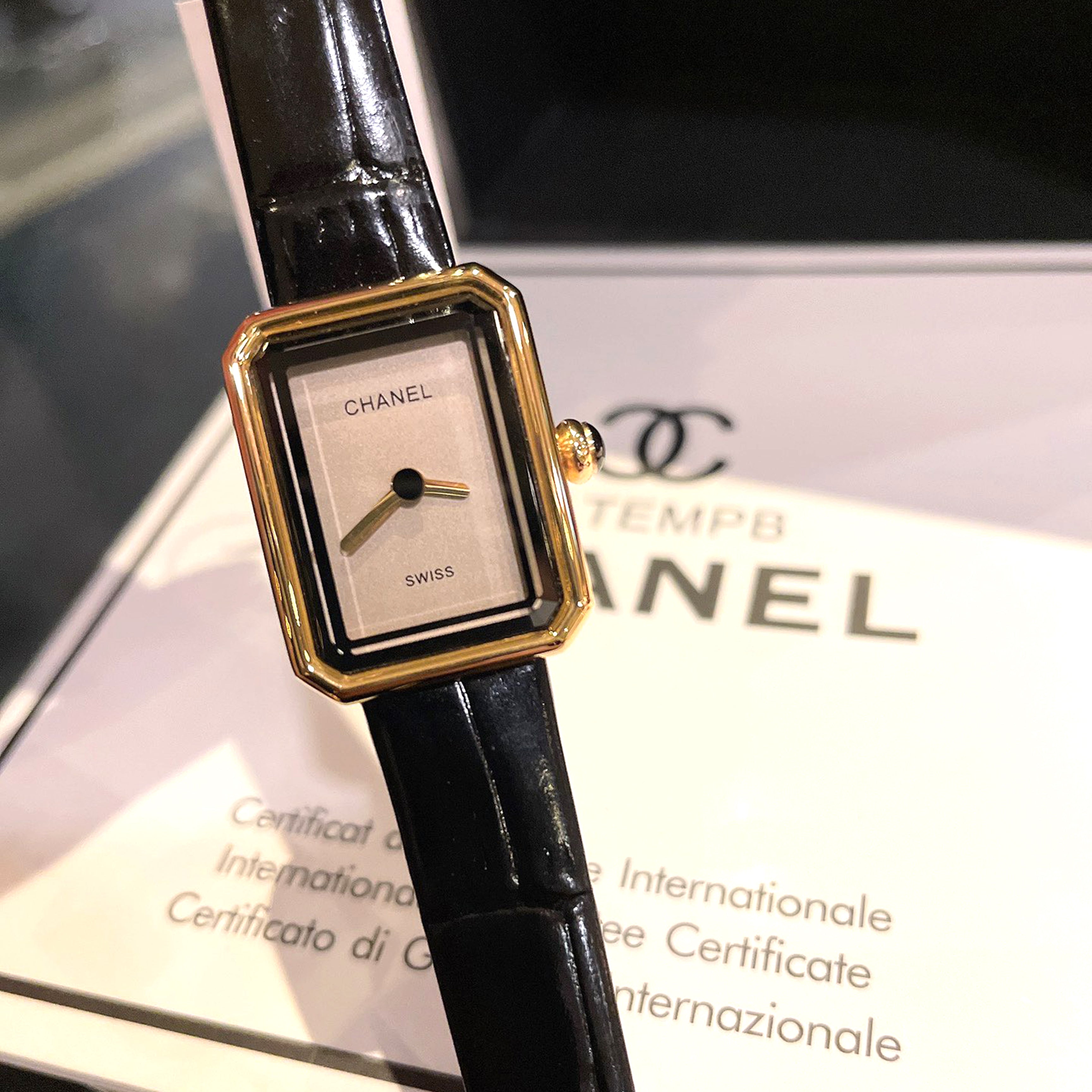 PREMIÈRE Watch